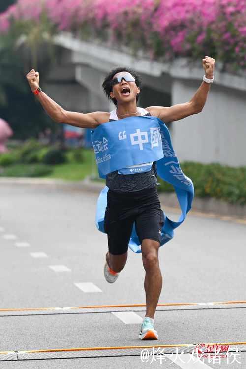 全运会历史首个跨境马拉松何杰夺冠